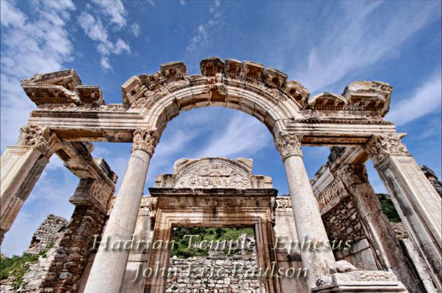 Hadrian_Temple.jpg